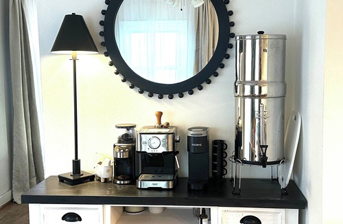 State College House | "Little Red House" eclectic 3BR, walk to downtown State College! Pet Friendly!