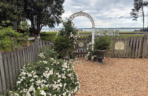 Urbanna Cottage | Little White Rose Cottage on the banks of the Rappahannock River