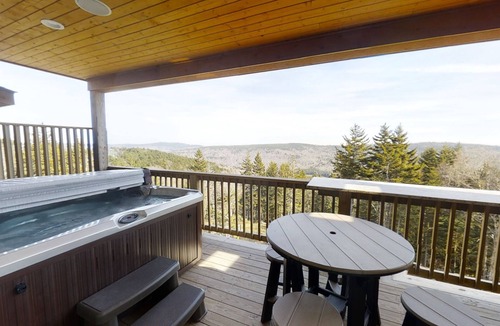 Edray House | Lively 8BR Mountain Home perfect for groups! by RedAwning
