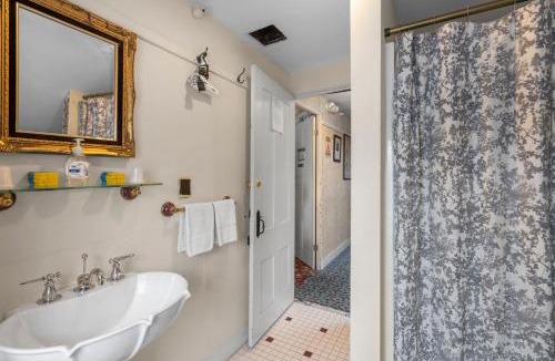 Fall River Bed & Breakfast | Lizzie Borden House