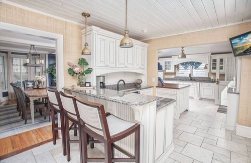 Cape May House | Located close to the beach and Washington Street Matt this 5 BR/5.5 BA home called The Fairthorne Cottage. Sleeps 10.