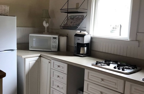 Bass River Cabin | LOCATION! Cabin sleeps3, POOL, 1 mile to OCEAN, Kitchen/Grill, Pet ok, Parking