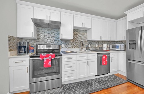 Central-Maverick Square - Paris Street Apartment | Location+Comfort+Convenience