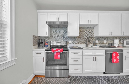 Central-Maverick Square - Paris Street Apartment | Location+Comfort+Convenience