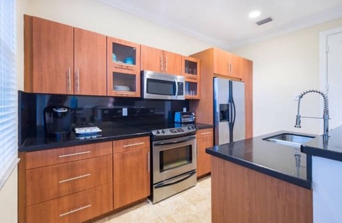 Harbordale House | Location, Location, & Luxury! W/3br 3.5bath