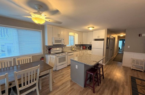 South End House | LOCATION LOCATION South End Beach Retreat! STEPS TO BEACH!