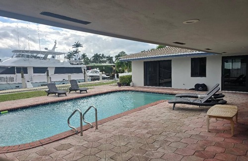 Harbor Village House | LOCATION! Waterfront house on the canal w/POOL walk to BEACH in Pompano Beach