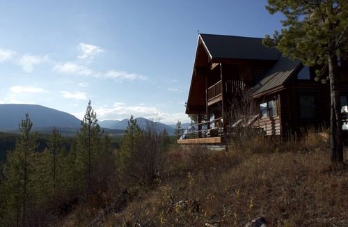 Polebridge Cabin | Log Cabin sleeps4 with spectacular views,Bunkhouse sleeps 3 with additional fee