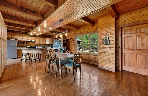 Rileyville Cabin | Log Cabin w Fireplace, Screened Porch, Deck & WiFi