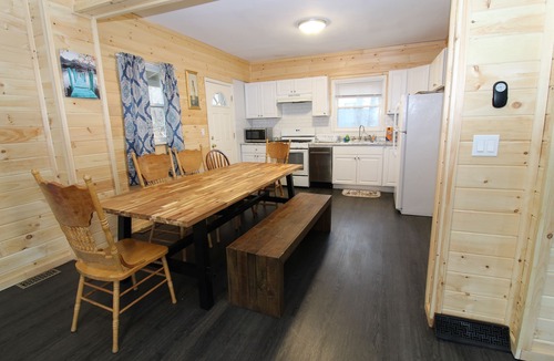 Tannersville Cabin | Log Cobin/w Private Pool and Hot tub Just 10 Mins from Hunter Moutain