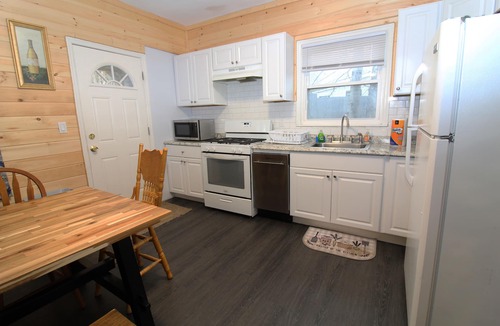 Tannersville Cabin | Log Cobin/w Private Pool and Hot tub Just 10 Mins from Hunter Moutain