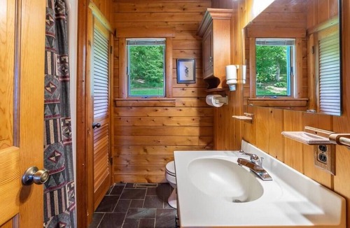Natural Bridge House | Log Lodge: Mountain/Water View & Heated Pool!