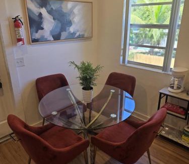Hallandale Beach Hostel | Lola Place