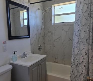 Hallandale Beach Hostel | Lola Place