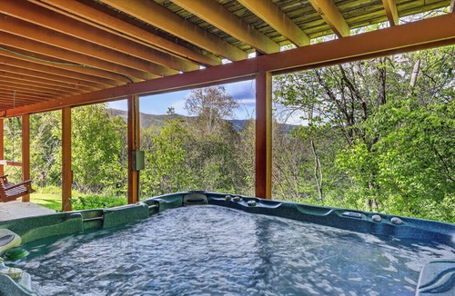 Rileyville House | Lone Bear Cabin: EV, River Access, Mountain Views, Fireplace, Hot Tub