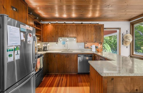 Northwest Harwich House | Long Pond Escape—Decks, Kayaks & Fishing