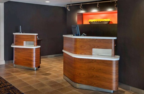 Woburn House | Look No More! 4 Spacious Units, Free Parking, Pets Allowed Near Zoo New England!