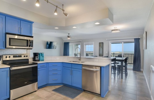 Kill Devil Hills Condo | Love at First Flight: Oceanfront, Shared Pool