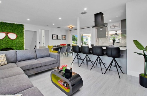 Miami Gardens House | Love Ur Journey♥️Backyard Dream♥️King Bed♥️Sleeps 11
