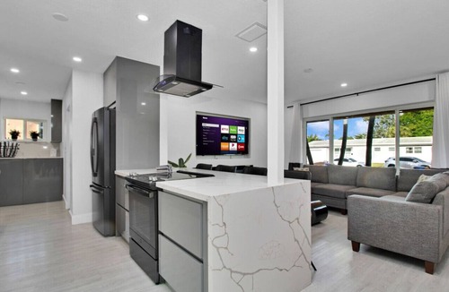 Miami Gardens House | Love Ur Journey♥️Backyard Dream♥️King Bed♥️Sleeps 11