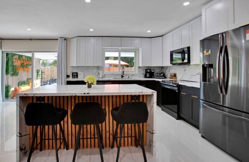 Pembroke Pines House | Love Ur Journey 2 Heated Pool Game Room Sleeps 13