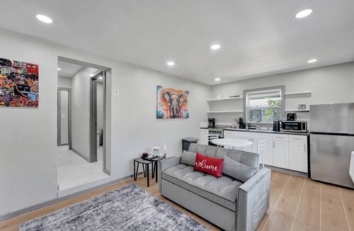 Parkside Apartment | Lovely 1-Bedroom Apt Hollywood 1/1