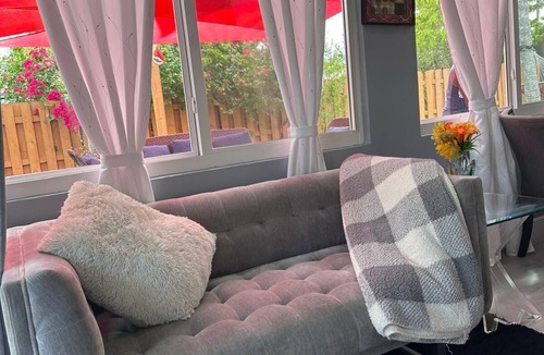 Sunrise Apartment | Lovely 1-bedroom with personal backyard in Sunrise