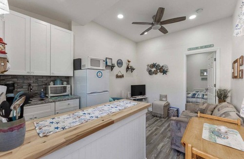 Wildwood Crest Condo | Lovely 1BR Wildwood Crest Condo with BBQ & Pool!