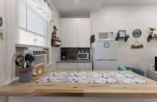 Wildwood Crest Condo | Lovely 1BR Wildwood Crest Condo with BBQ & Pool!