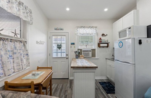 Wildwood Crest Condo | Lovely 1BR Wildwood Crest Condo with BBQ & Pool!