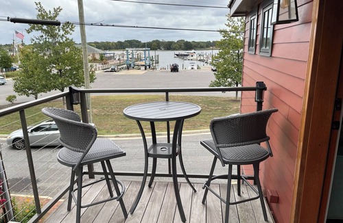 Chestertown Apartment | Lovely 2 bedroom and loft apartment with AC, WiFi overlooking the Chester River