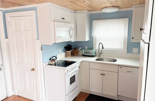 Dennis Port House | Lovely 2 bedroom cottage less than 500 ft to Sea Street Beach