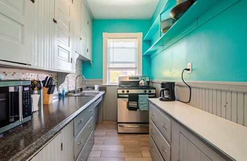 New Bedford Apartment | Lovely 3 bedroom apartment 3rd floor