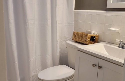 Overbrook House | Lovely 3 Bedrooms town home located in a quiet area