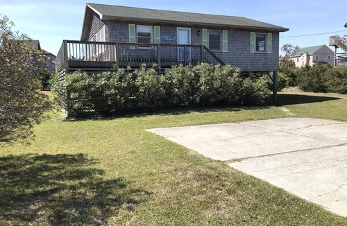 Palisade Acres Cottage | Lovely 3BR 2BA Oceanside Cottage, Hot Tub, Short Walk to Beach