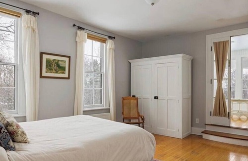 Selkirk House | Lovely 4-bedroom farmhouse with AC in quaint Hudson Valley