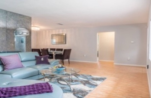 West Hollywood Villa | Lovely 4br Newly redone pool home