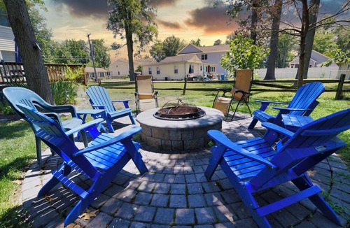 Colonial Beach House | Lovely 5 bedroom home with TVs in each room. Fast wi-fi, easy walk to beach.
