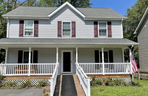 Colonial Beach House | Lovely 5 bedroom home with TVs in each room. Fast wi-fi, easy walk to beach.