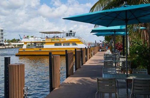 Coral Ridge Apartment | Lovely apartment on the canal with a pool