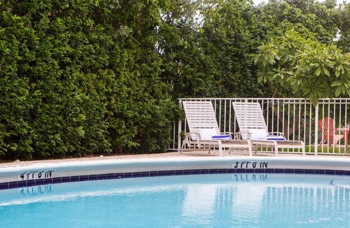 Coral Ridge Apartment | Lovely apartment on the canal with a pool