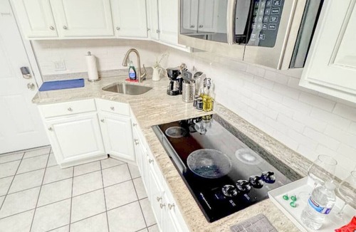Ironbound District Apartment | Lovely apt ! Ideal for a couple! Easy access NYC.