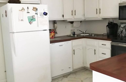 Town Bank House | Lovely Family Ranch Home 2 blocks from the Bay & Spectacular Sunsets