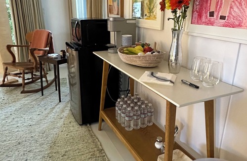 Brentwood Bed & Breakfast | Lovely Garden Suite in Brentwood