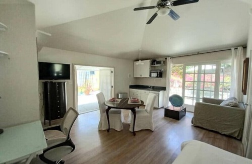 Fairfax District Apartment | Lovely guest house with garden and patio