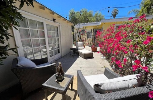 Fairfax District Apartment | Lovely guest house with garden and patio