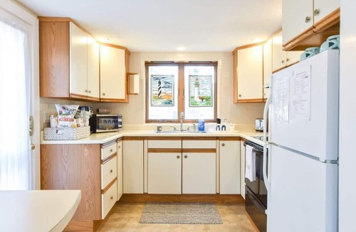 West Chatham House | Lovely Home Minutes from Beach in Chatham!
