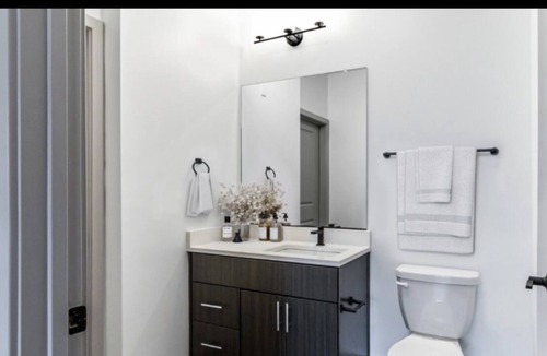 Richmond Apartment | Lovely Luxury Apartment W/Patio Near VCU & VUU - Minutes away from Downtown
