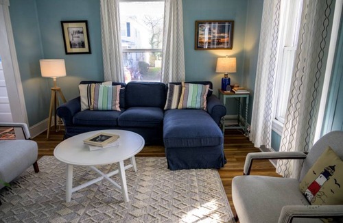 Cambridge House | Lovely Newly Renovated 3 Bed House Walk to IronMan with Off-Street Parking