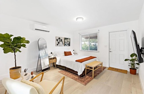 Lake Ridge Apartment | Lovely Rental Unit with free Parking on Premises